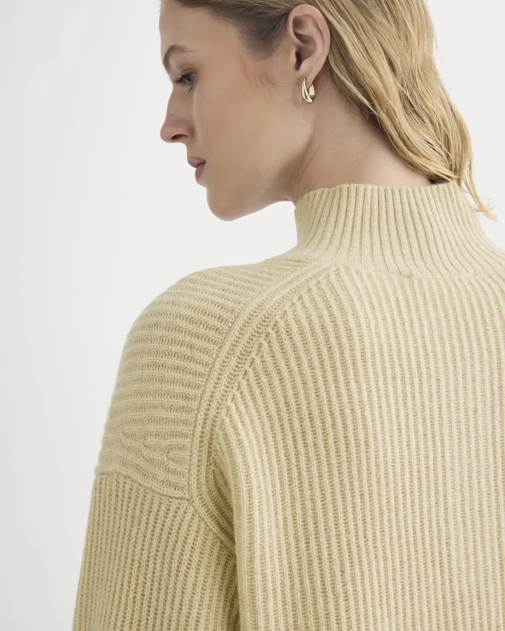 The Cocoon Henley in Wool Cashmere | Heather Light Camel (2)