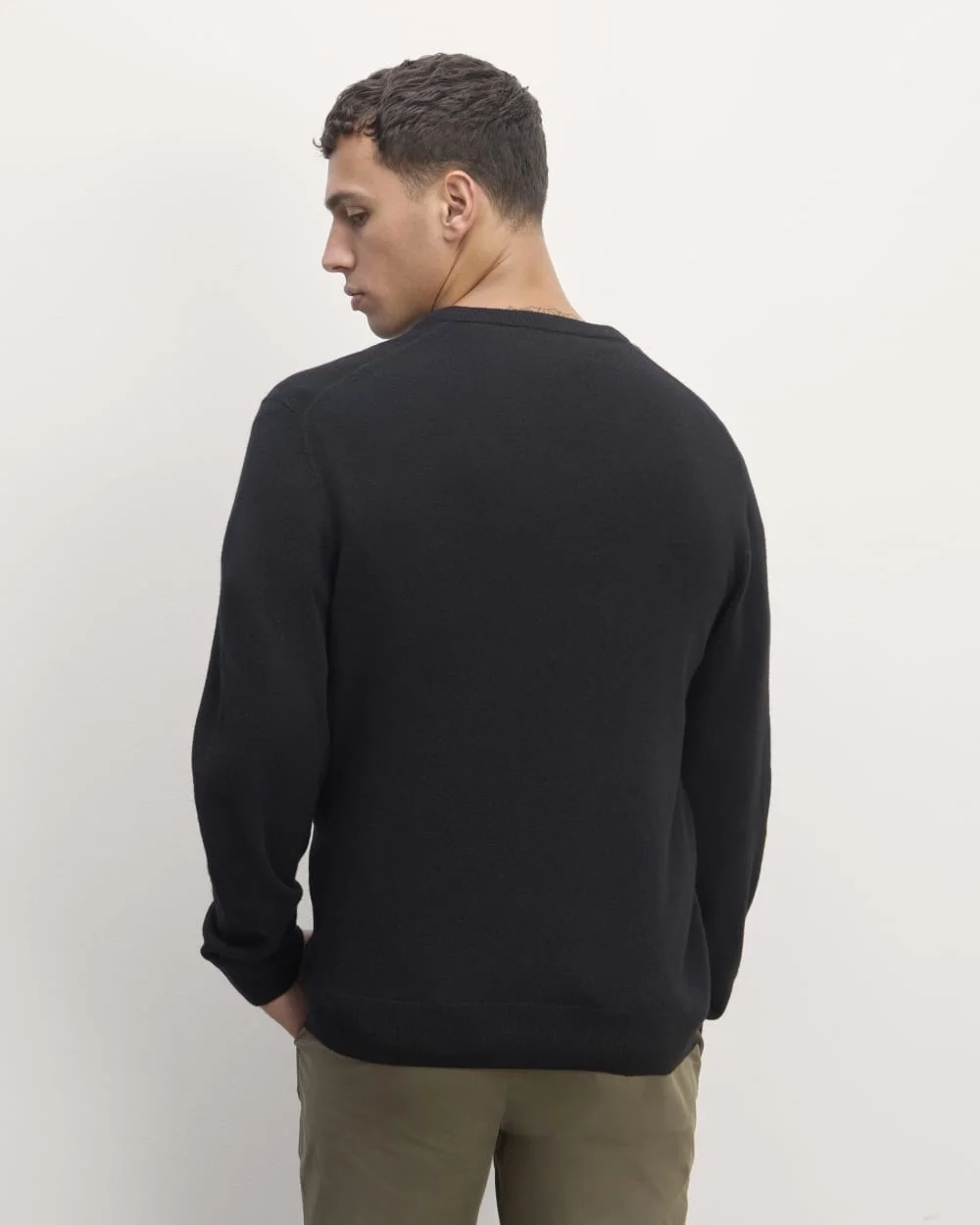 The Cashmere V-Neck Sweater | Black (2)