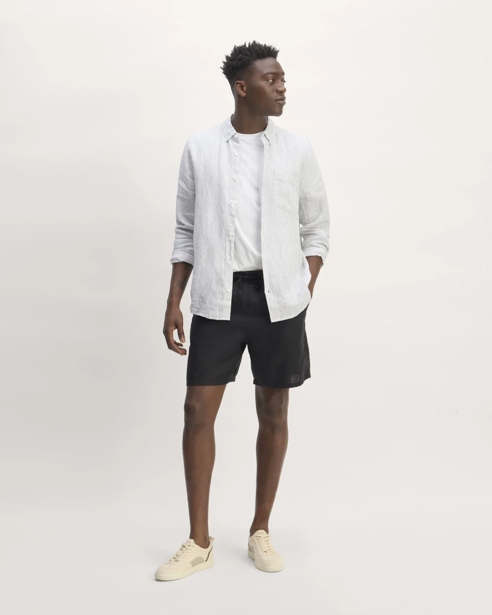 The Classic Shirt in Linen | White / Black (2)