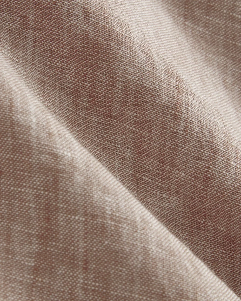 The Classic Shirt in Linen | Burlwood Chambray (2)