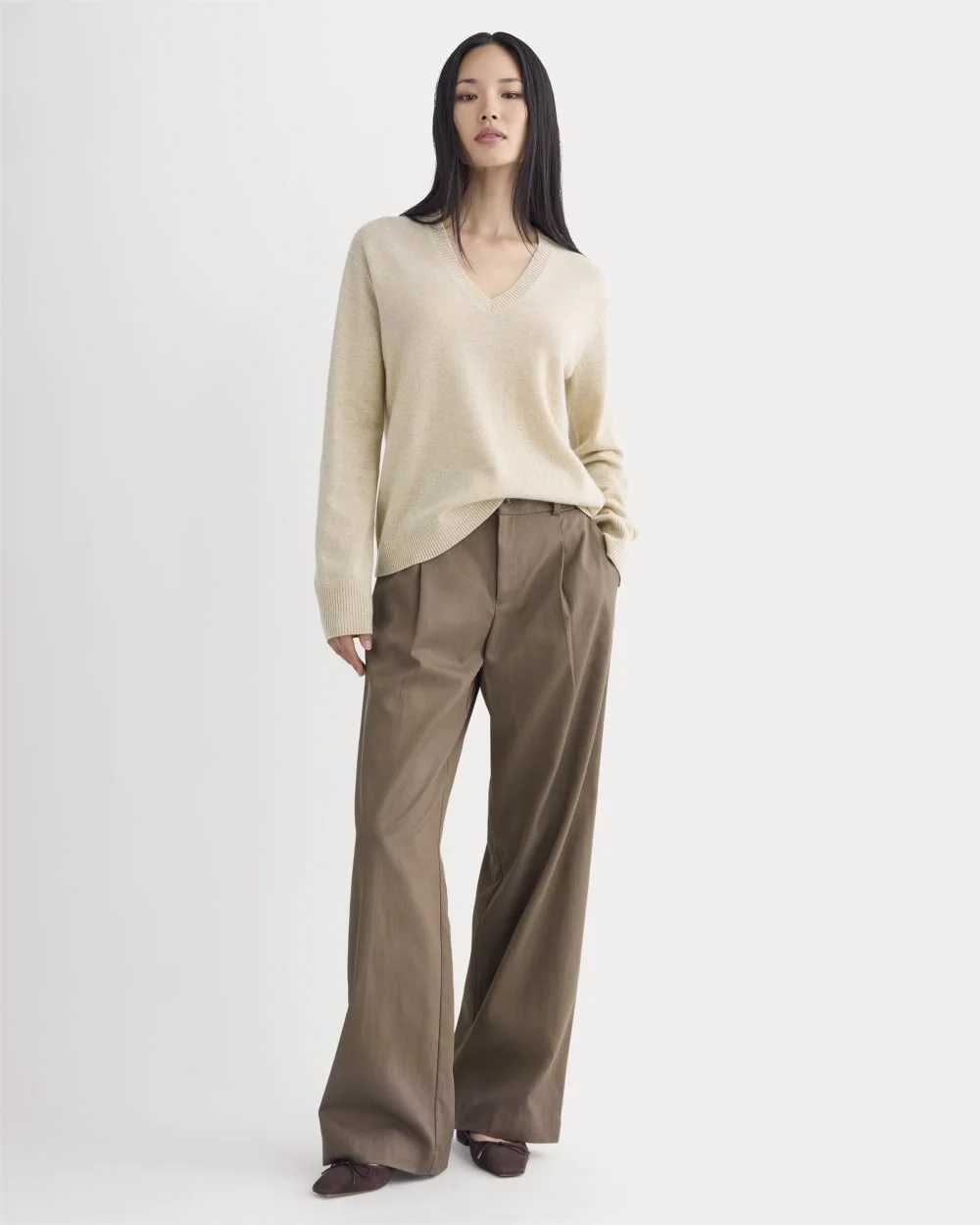 The Classic V in Cashmere | Heather Light Camel (2)