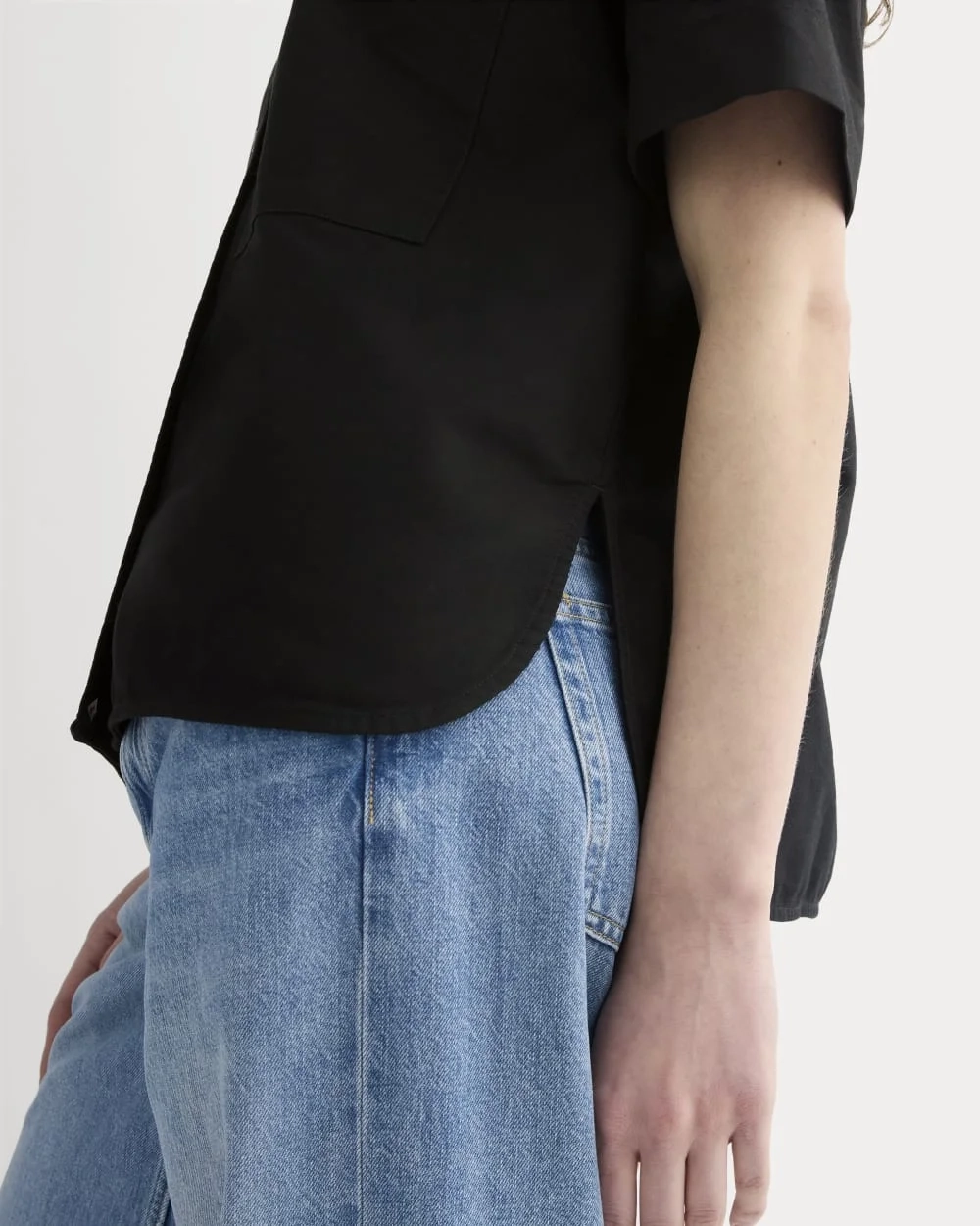 The Short-Sleeve Boxy Oxford | Black (2)