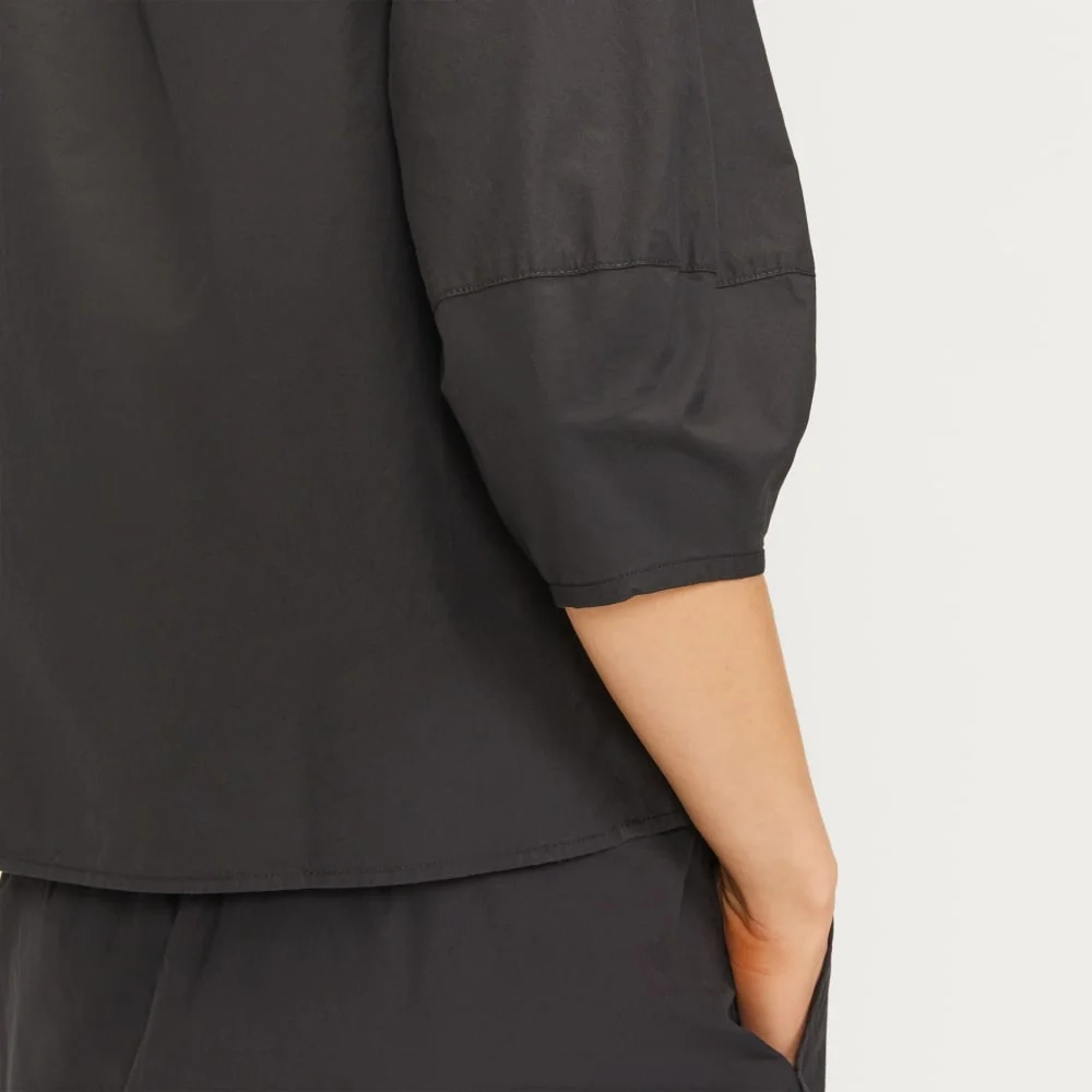 The Poplin Scoop-Neck Top | Black (2)
