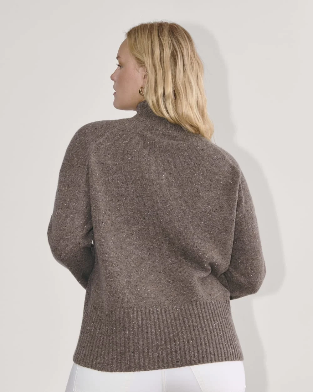 The Boxy Turtleneck in Cashmere | Taupe Brown Donegal (2)