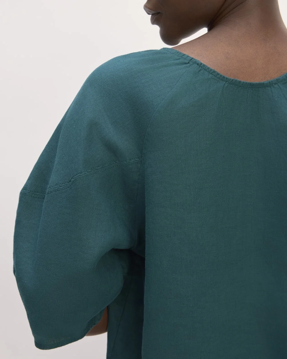 The Scoop Top in Linen | Dark Sea (2)