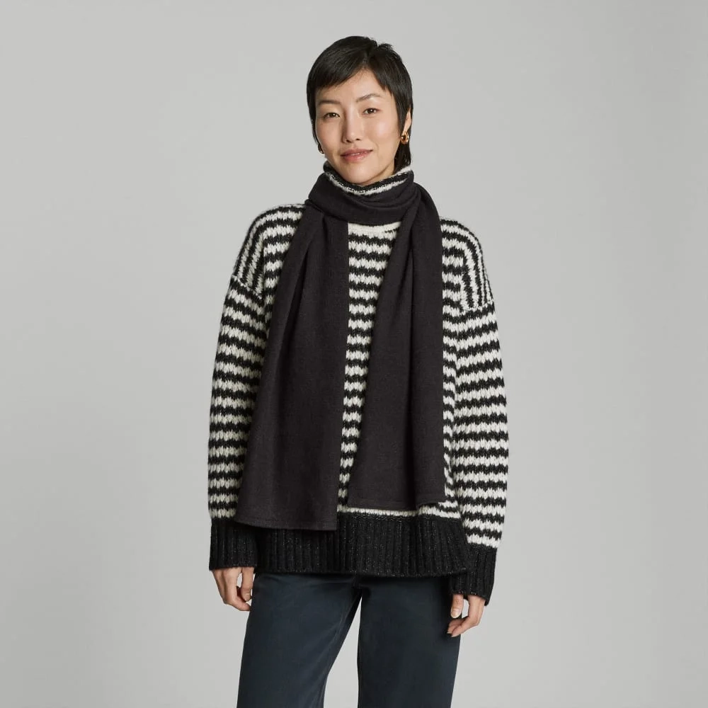 The Cashmere Scarf | Black (2)