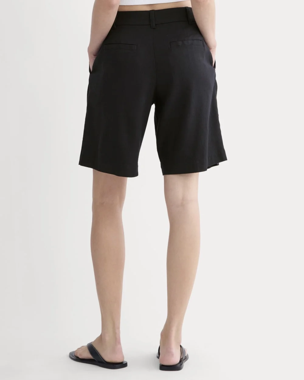 The Pleated Short in Stretch Linen | Black (2)