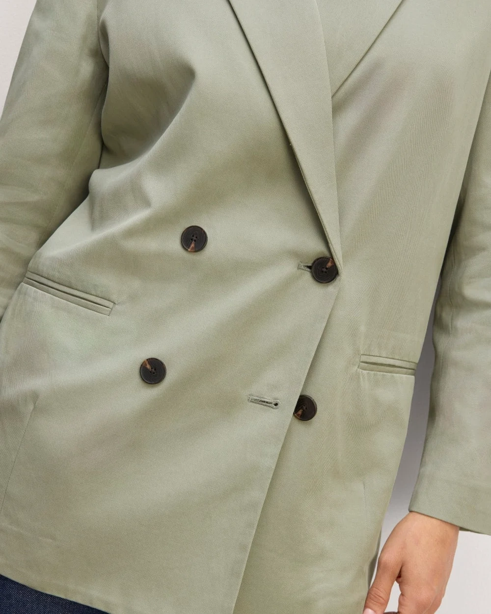 The Double-Breasted Blazer in Buttersmooth | Seagrass (2)