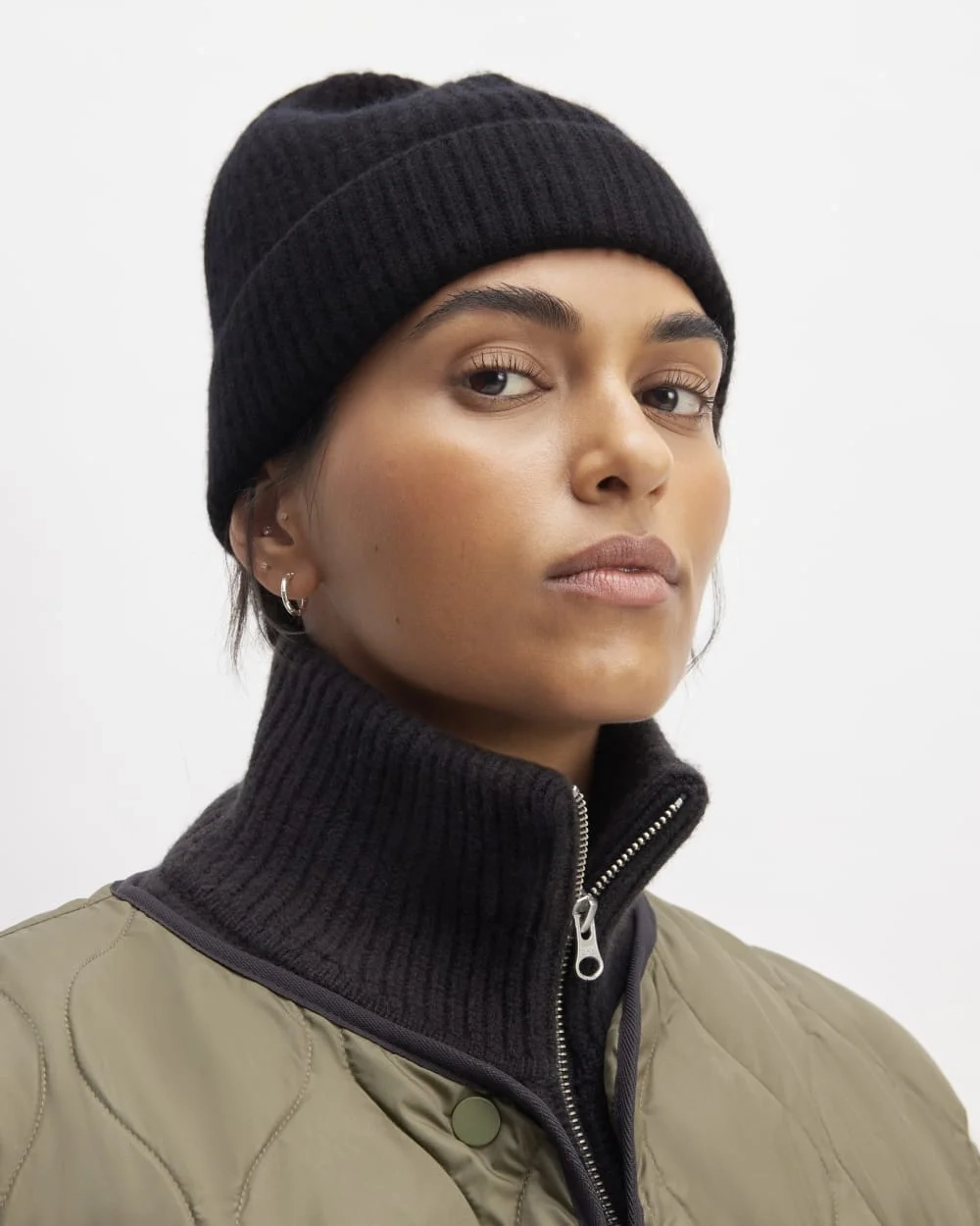 The Cashmere Fine Rib Beanie |  Black (2)