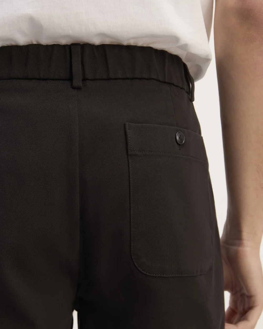 The Weekend Performance Chino | Black (2)