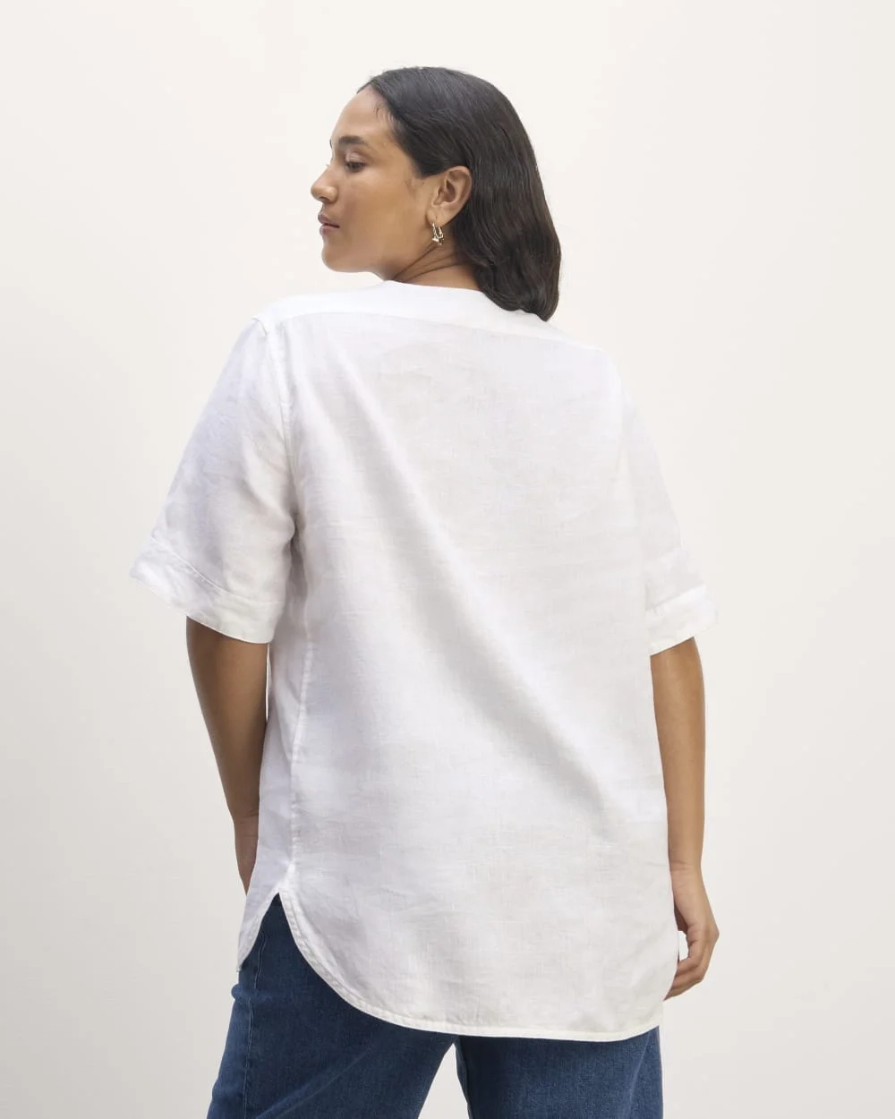 The Bib Shirt in Linen | White (2)