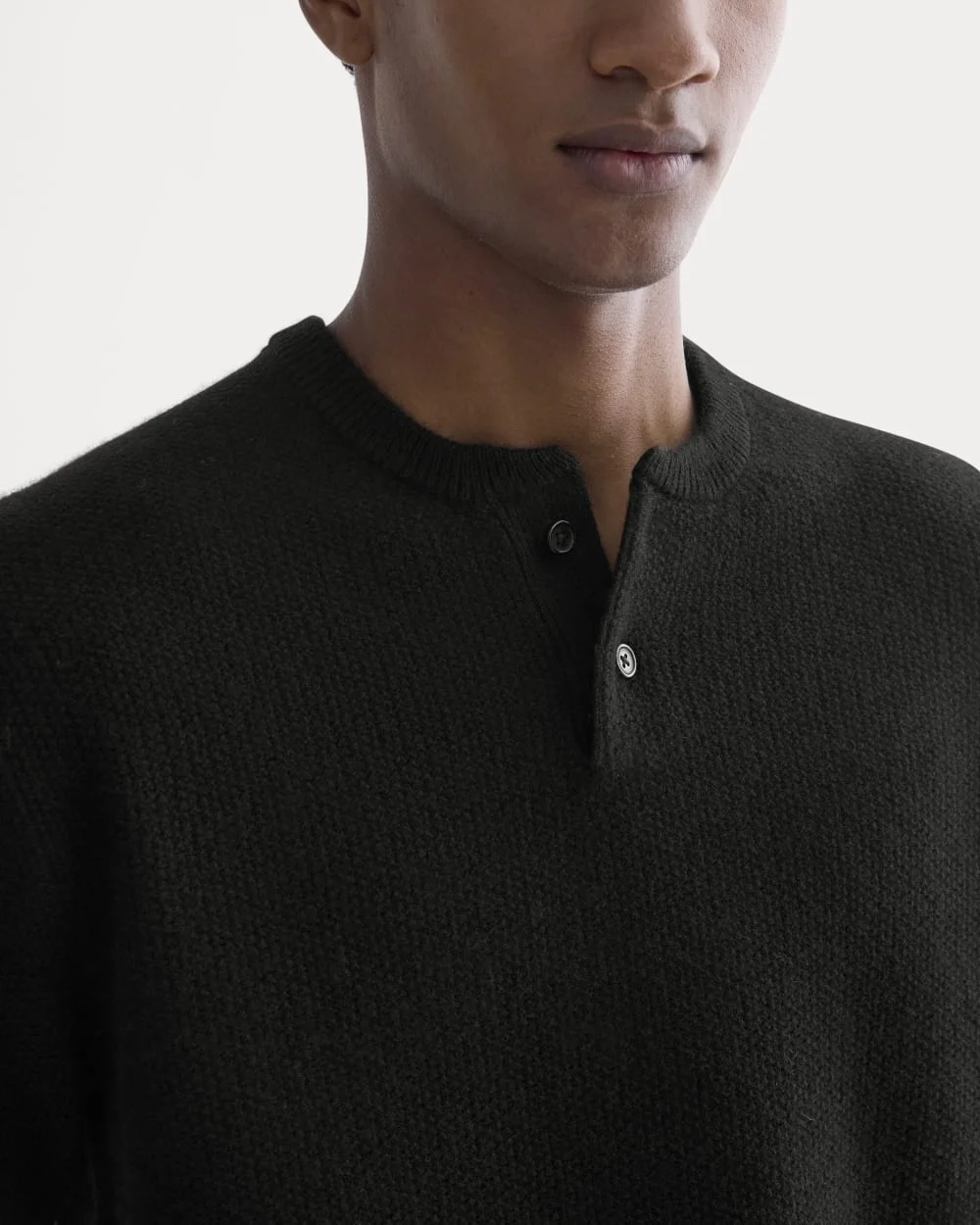 Henley in Wool Cashmere |  Black (2)