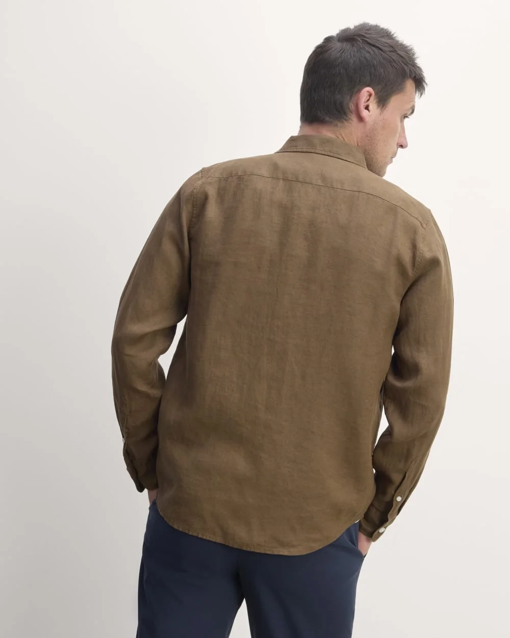 The Classic Shirt in Linen | Cocoa (2)