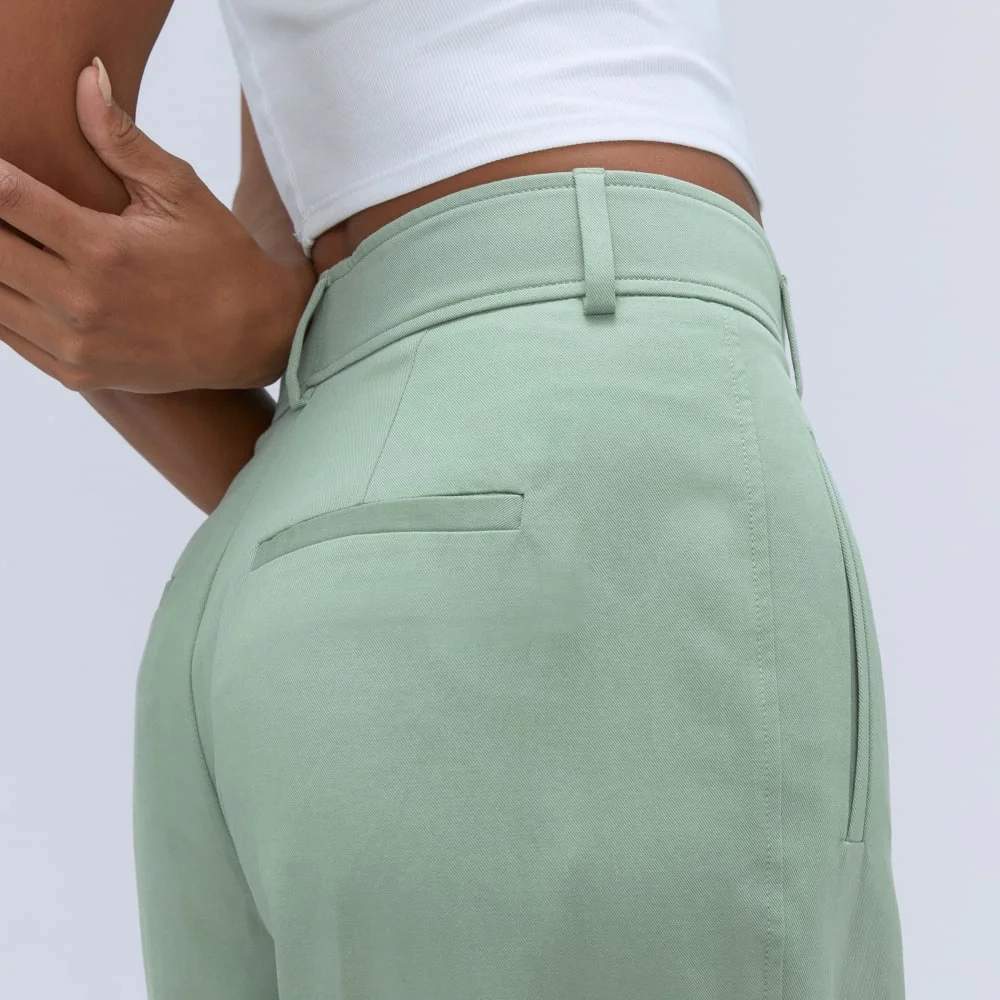 The Draper Pleated Pant in Buttersmooth | Lily Pad | 32" Inseam (2)