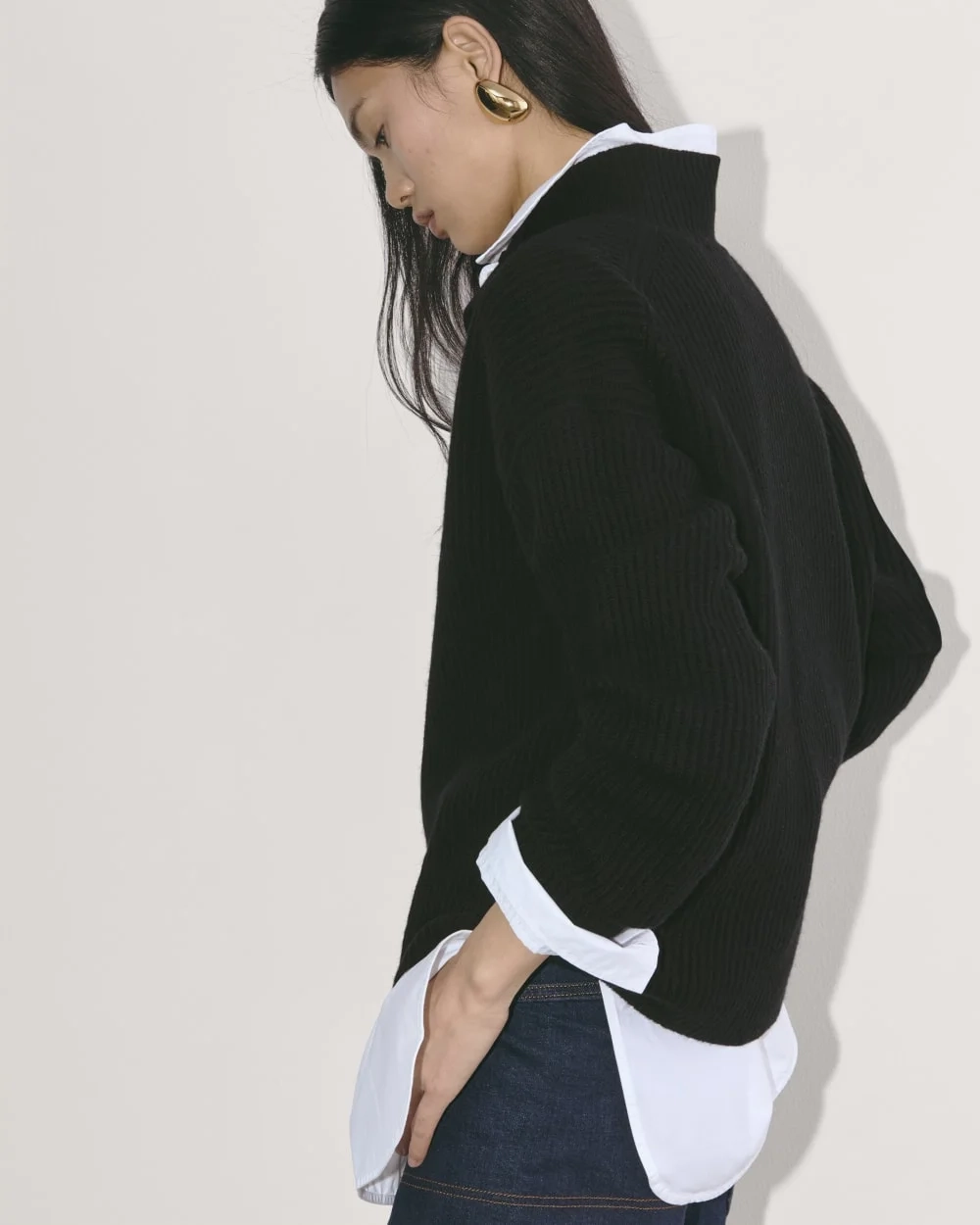 The Cocoon Henley in Wool Cashmere | Black (2)