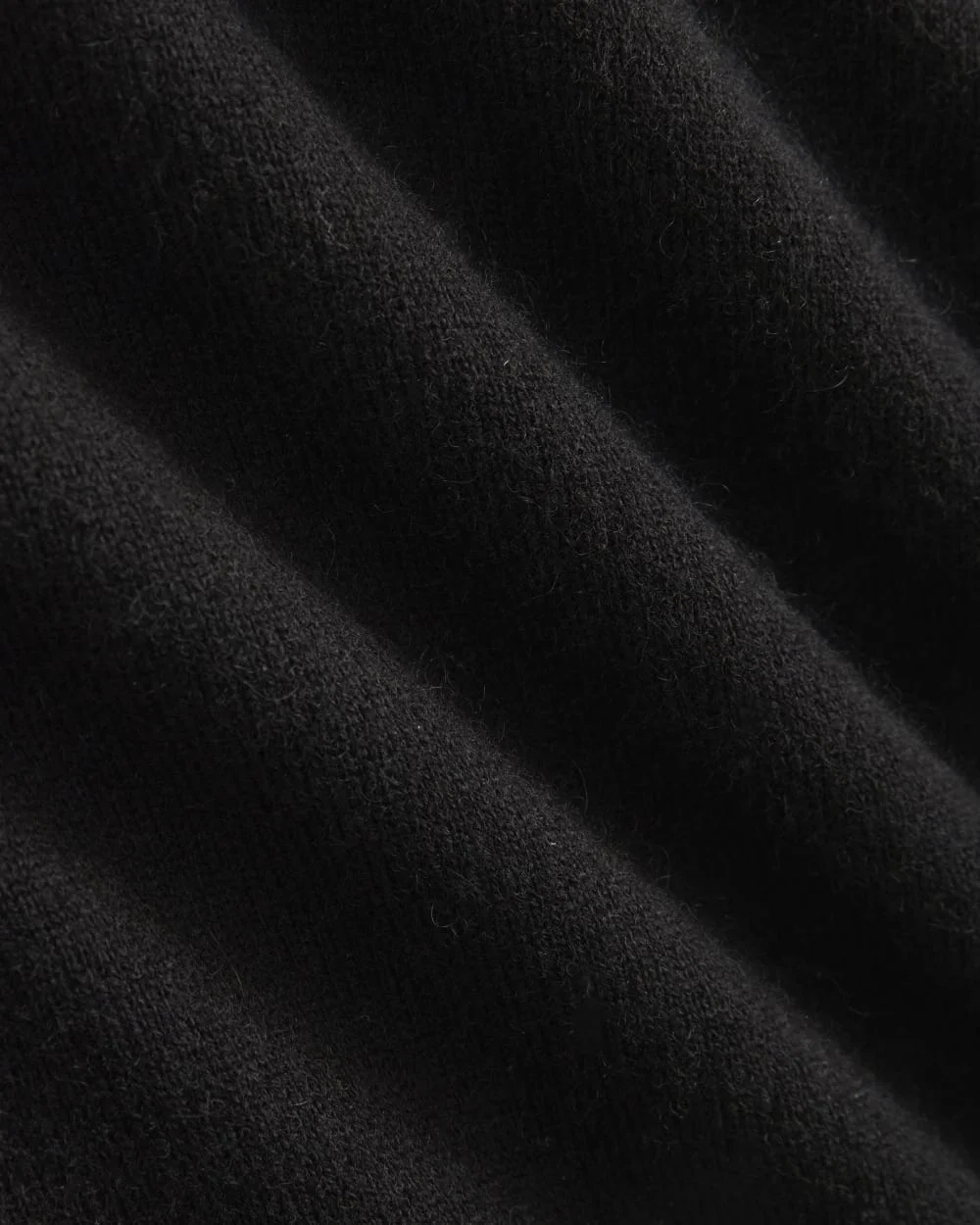 The Classic V in Cashmere | Black (3)
