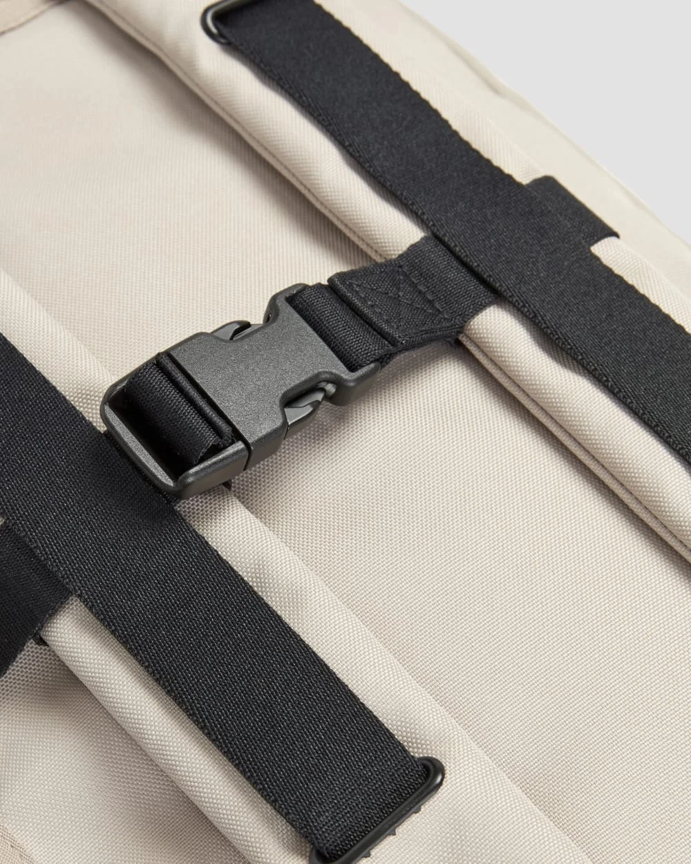 The ReNew Transit 4-Way Duffle | Warm Quartz (2)