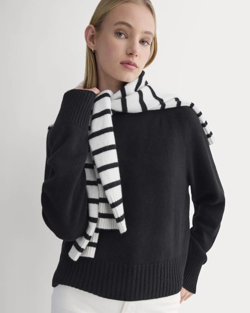 The Boxy Crew in Cashmere | Black (3)