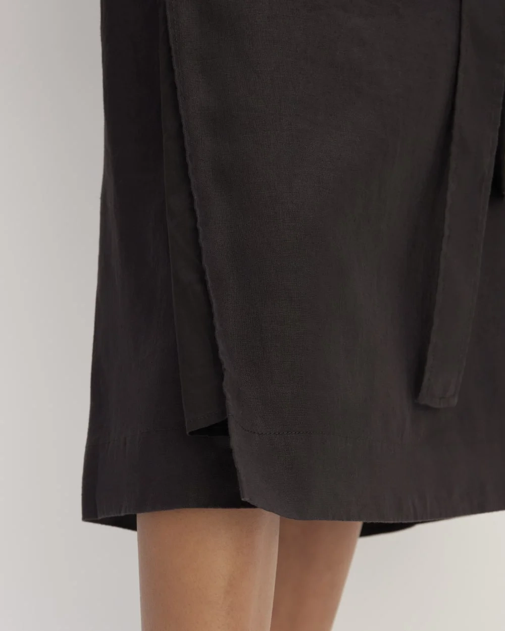 The Linen Wrap Skirt | Black (2)