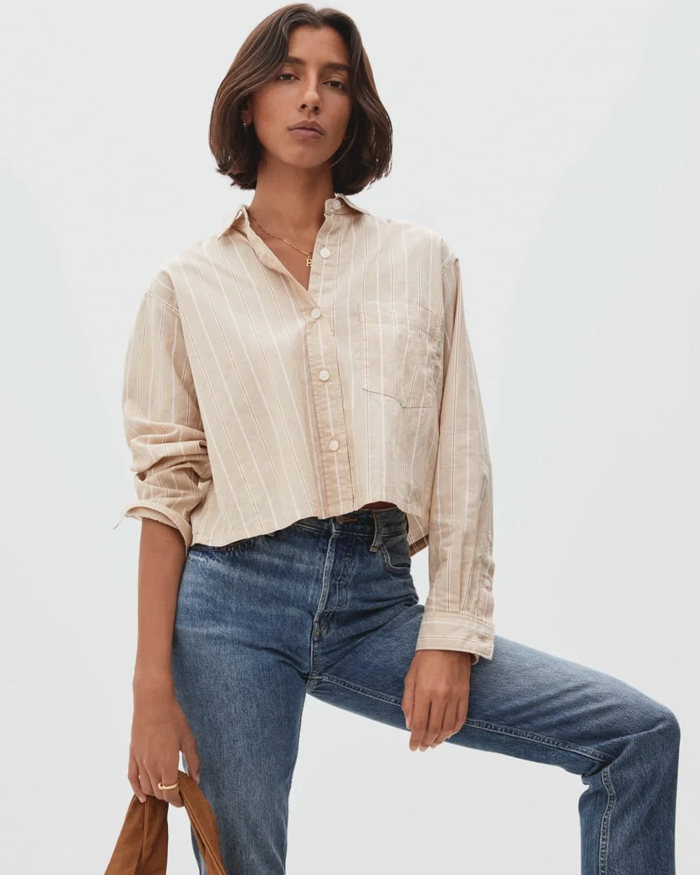The Way-Short Shirt in Silky Cotton | Golden Brown / White (2)