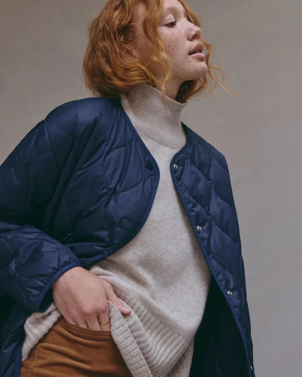 The Boxy Turtleneck in Cashmere | Canvas (2)