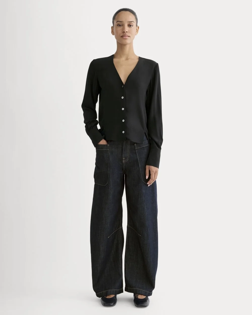 The V-Neck Blouse in Washable Silk | Black (2)