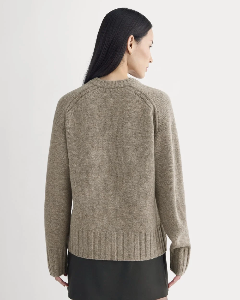 V-Neck Sweater in Extrafine Luxe Merino | Heather Soft Taupe (2)