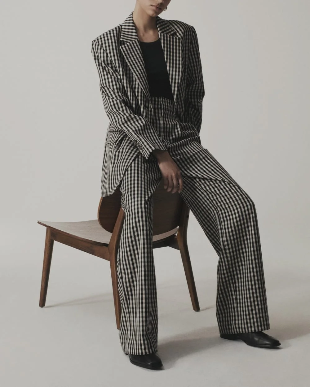 The Draper Pleated Pant in Buttersmooth | Khaki / Black | 32" Inseam (2)