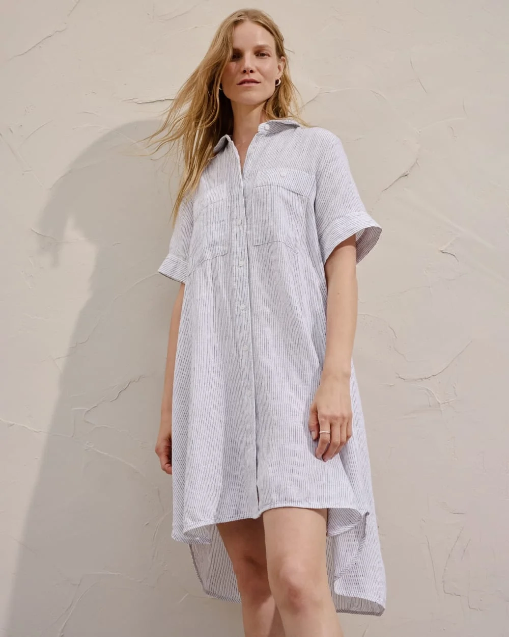 The Daytripper Dress in Linen | White / Black (2)