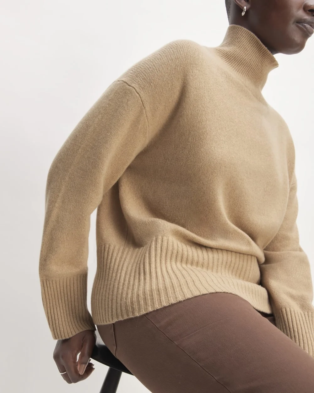 The Cashmere Oversized Turtleneck | Light Camel (2)