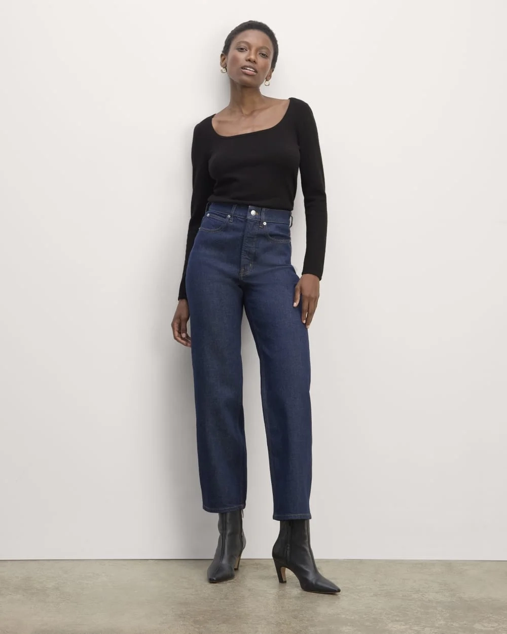 The Square Neck in Cashmere | Black (2)