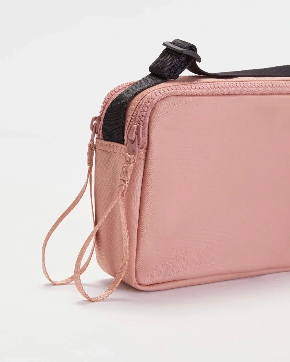 The Recycled Nylon Camera Bag | Light Rose (3)