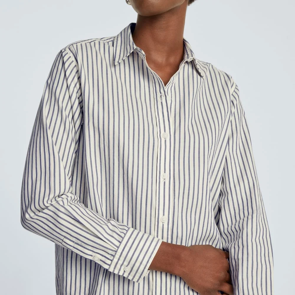 The Must-Have Shirt in Silky Cotton | Deep Blue / Canvas (2)