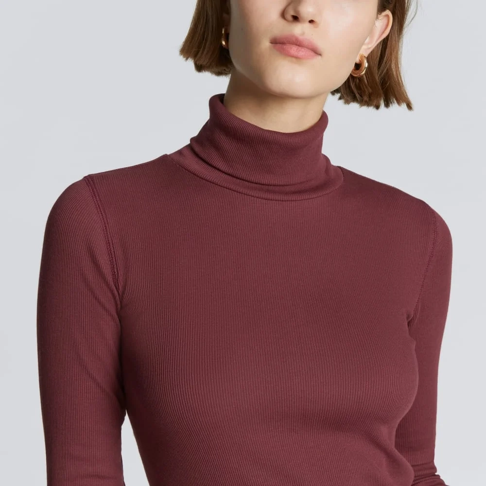 The Luxe Micro-Rib Turtleneck | Brandy (2)