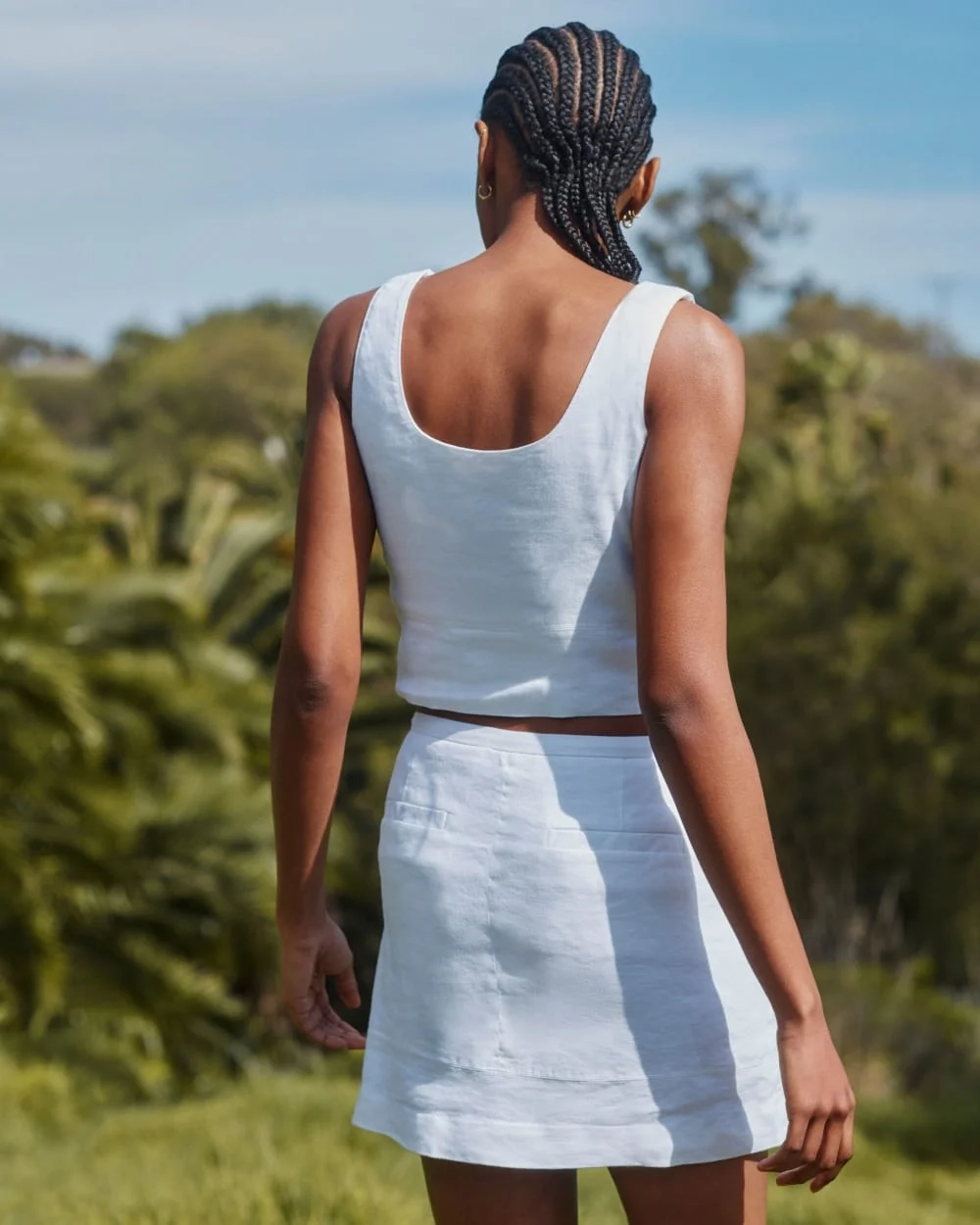 The Mini Skirt in Stretch Linen | White (2)