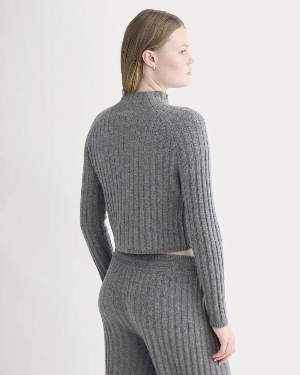 Funnel-Neck Cropped Sweater in Wool Cashmere | Heather Charcoal (2)