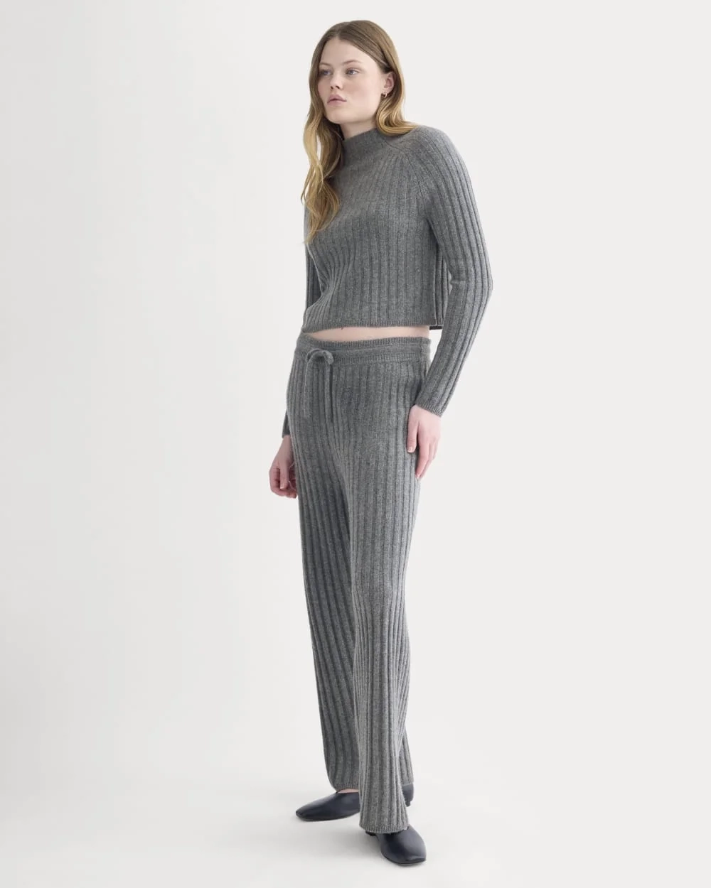 Funnel-Neck Cropped Sweater in Wool Cashmere | Heather Charcoal (3)