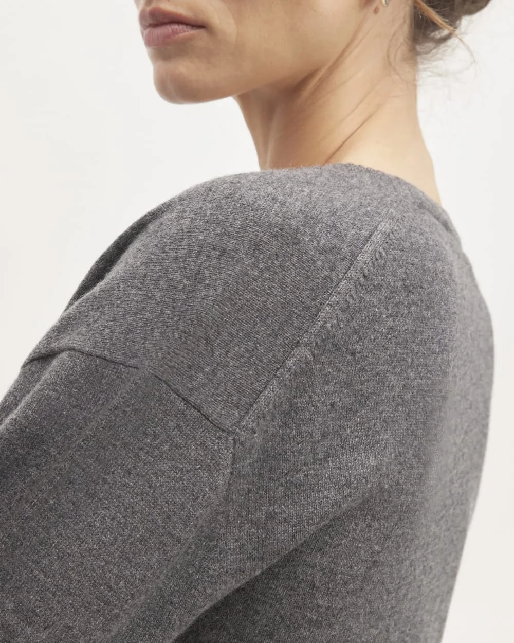 The Classic V in Cashmere | Heather Charcoal (3)