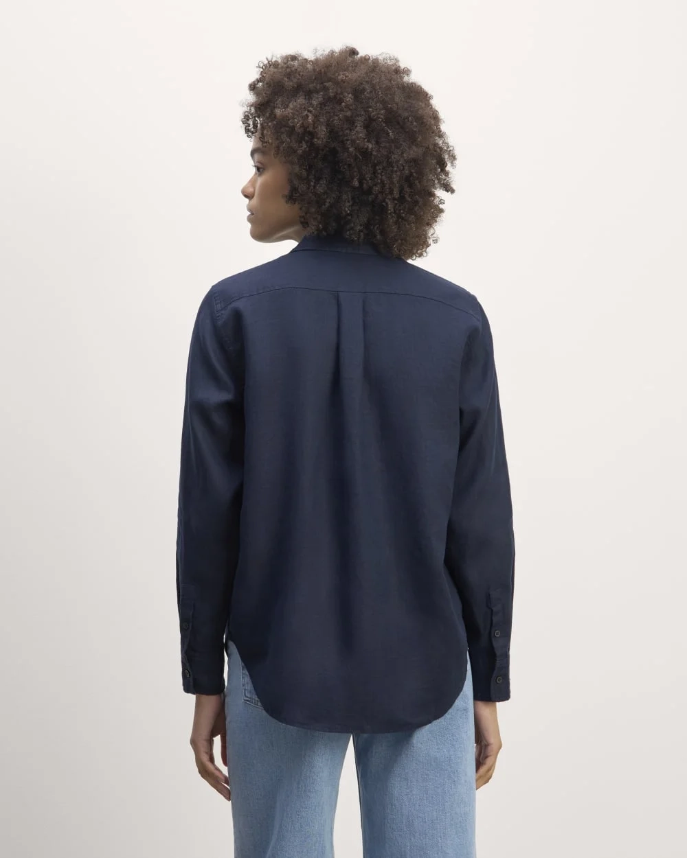 The Must-Have Shirt in Linen | Navy (2)