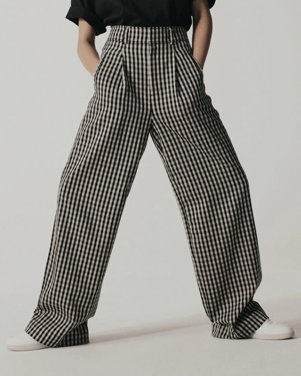 The Draper Pleated Pant in Buttersmooth | Khaki / Black | 32" Inseam (3)