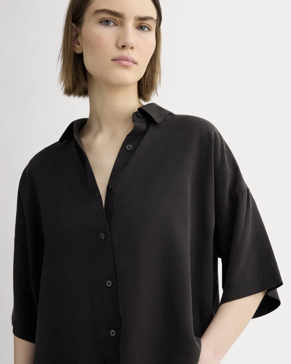 The Short-Sleeve Square Shirt in Butterlite | Black (2)