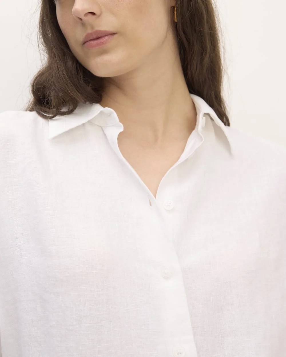 The Boyfriend Shirt in Linen | White (2)