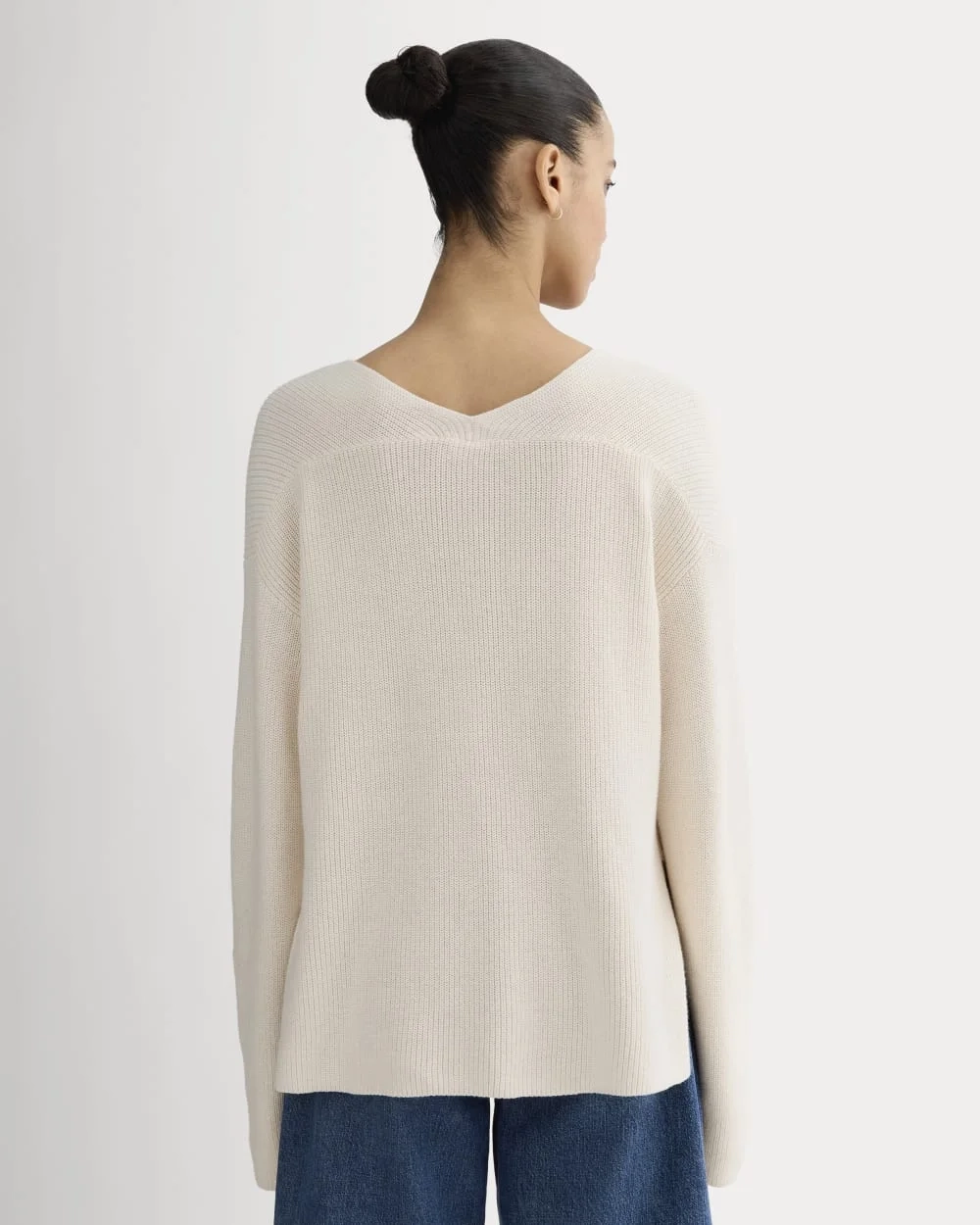 The Slouchy V-Neck in Everyday Cotton | Canvas (2)
