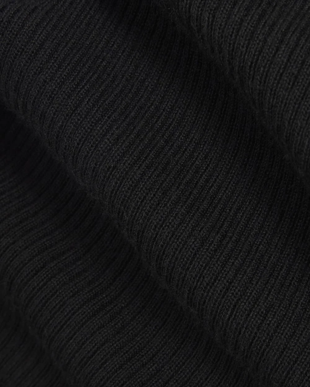 The Cardigan in Ultrasoft Merino | Black (2)