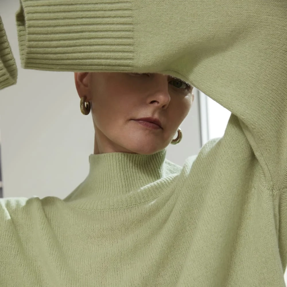 The Cashmere Oversized Turtleneck | Seafoam Green (3)