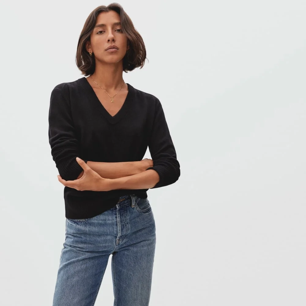 The Cashmere V-Neck | Black (2)