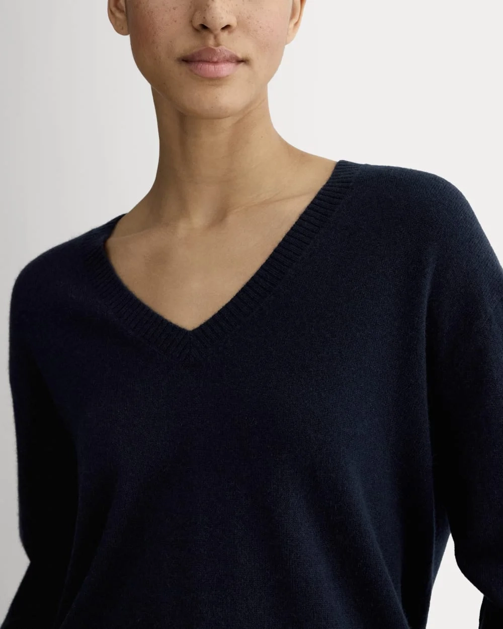 The Classic V in Cashmere | Navy (2)