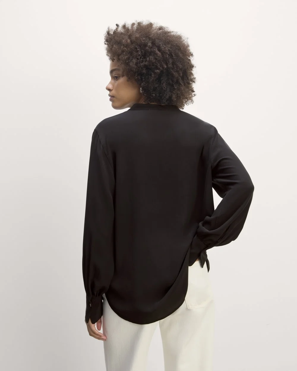 The Henley Shirt in Washable Silk | Black (2)