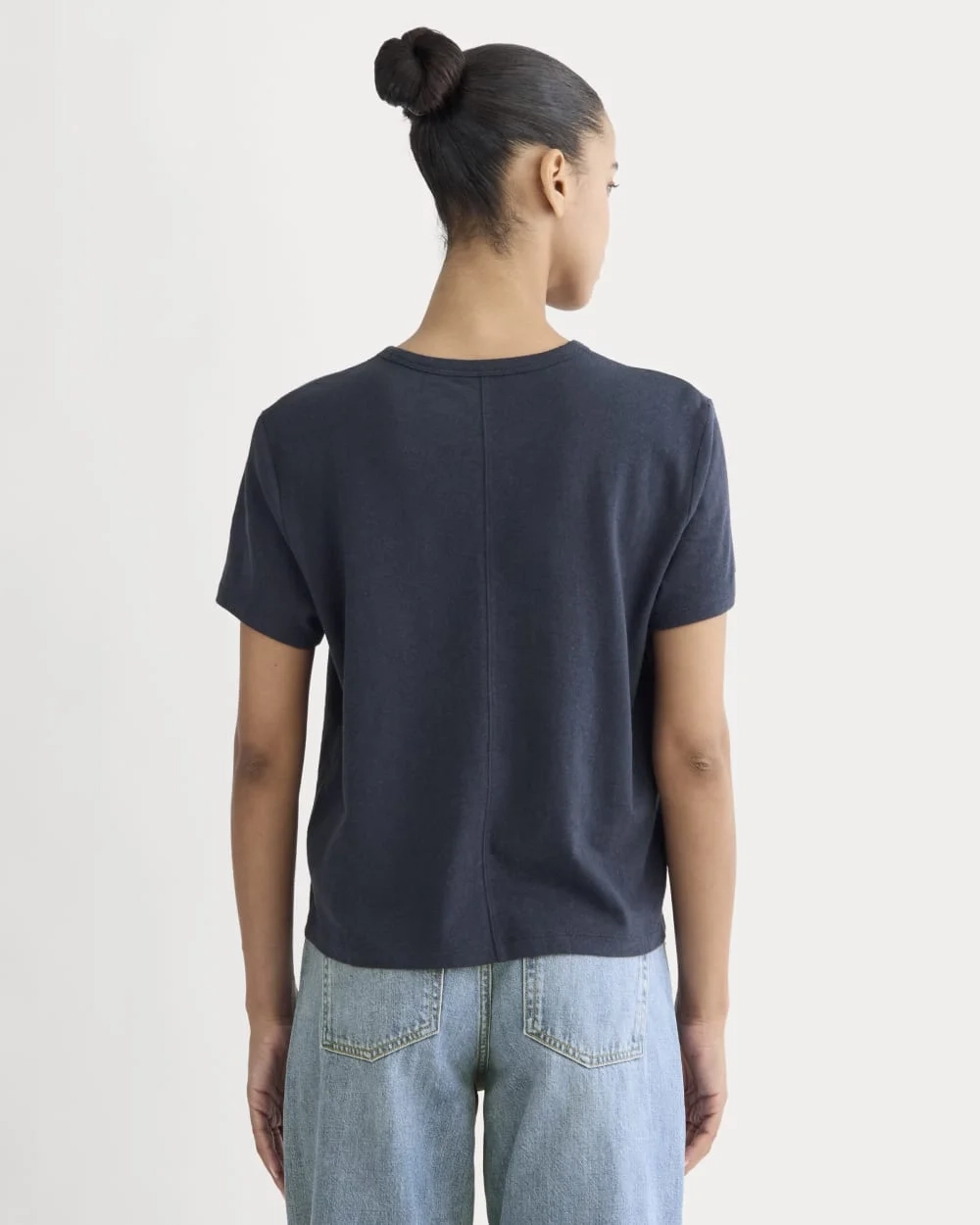 The Box-Cut Tee in Cotton Linen | Navy (2)