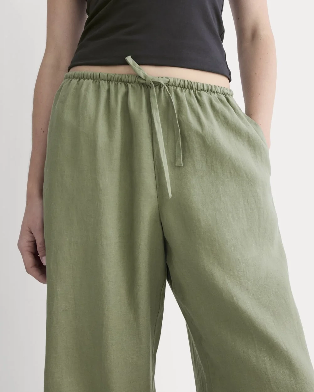 The Drawstring Pant in Linen | Lichen Green (2)